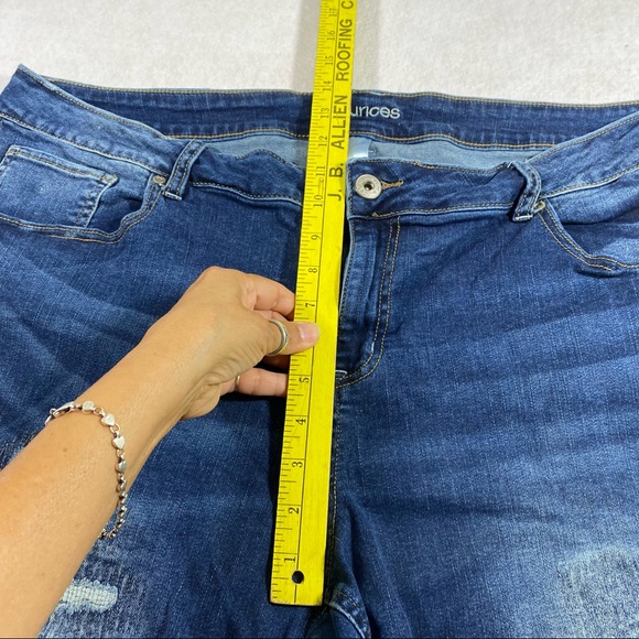Maurices denim Capri Pants Sz 24 Distressed embroidered pockets capris p… - Picture 7 of 10
